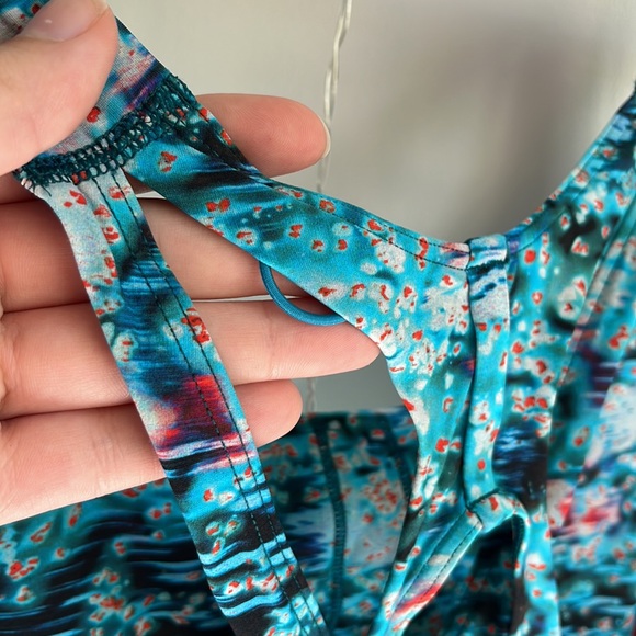 Lulu Racer Back Sports Bra - Picture 4 of 5